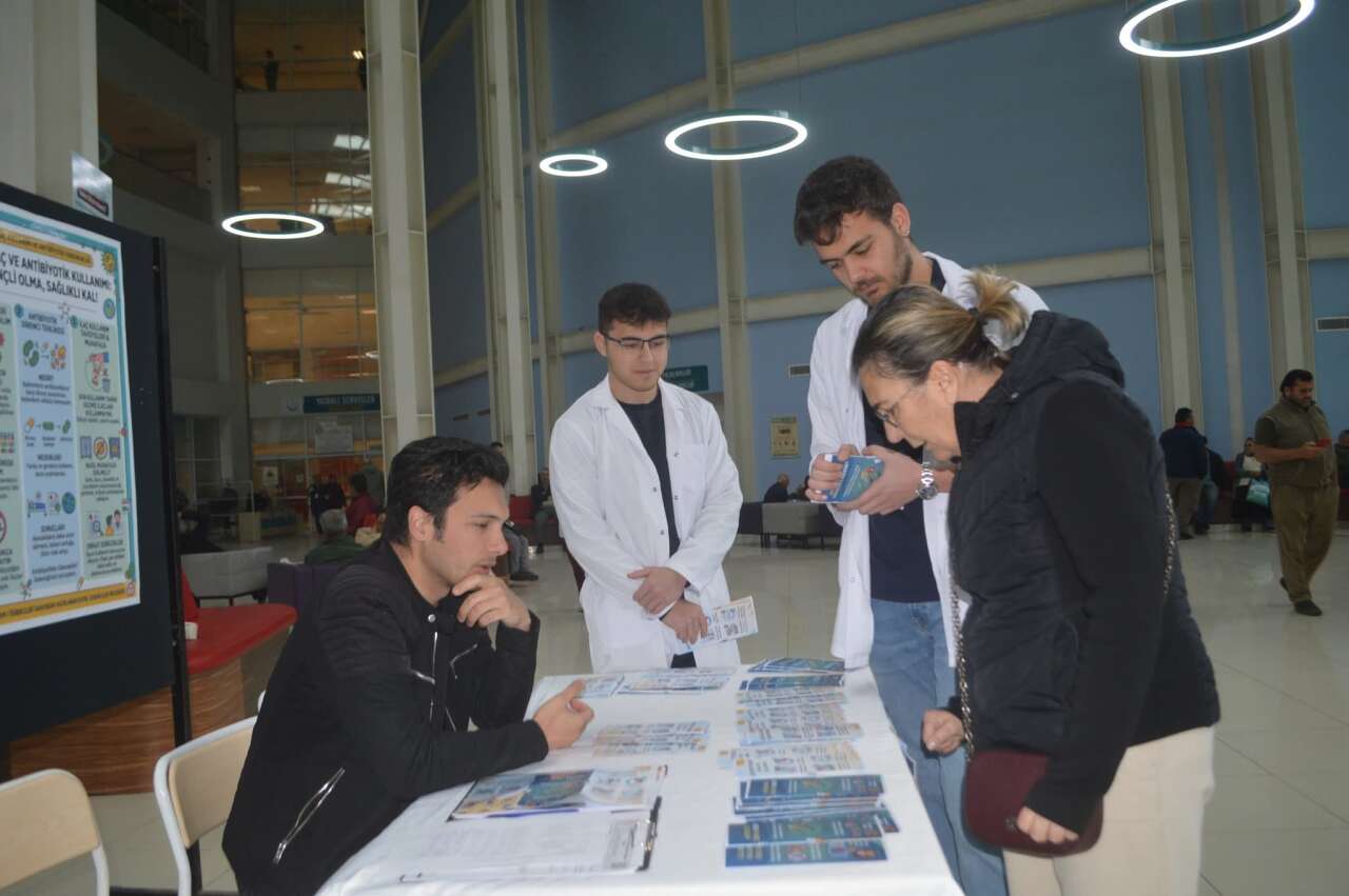 Muğla’da Tıp Öğrencilerinden Akılcı İlaç Kullanımı Seferberliği 2